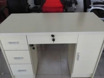 北京辦公用品一站式采購(gòu)指南 廠家直銷(xiāo)屏風(fēng)工位、老板桌椅與全套服務(wù)